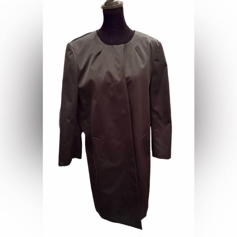 Classic Clean Black Ann Taylor Loft Back Pleated Jacket with cropped sleeves EUC